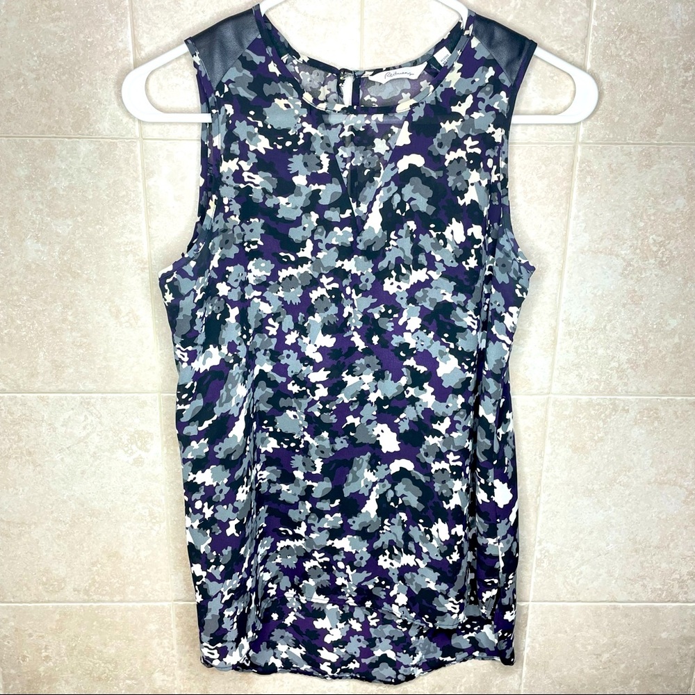 Reitman’s camo print sleeveless blouse XSP